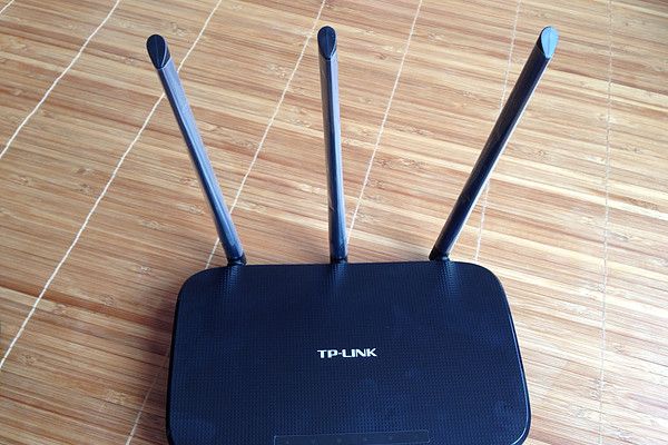 TP-LINK TL-WR880N 450M无线路由器 家用网络升级的实用之选